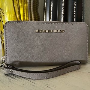 Michael Kors EUC Wristlet Wallet *rarely used*